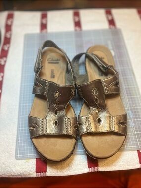 Clarks Cushion Soft, Size: 6, Metallic Bronze Leather Sandals